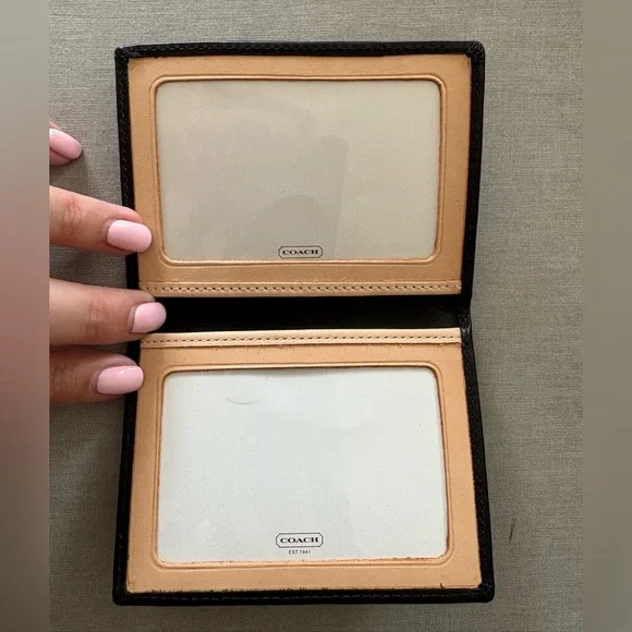 Coach Black and Cream ID Holder - Picture 4 of 4
